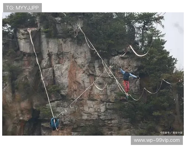 《绳索挑战全新冒险 体验极限反应与团队默契的跳跃游戏》